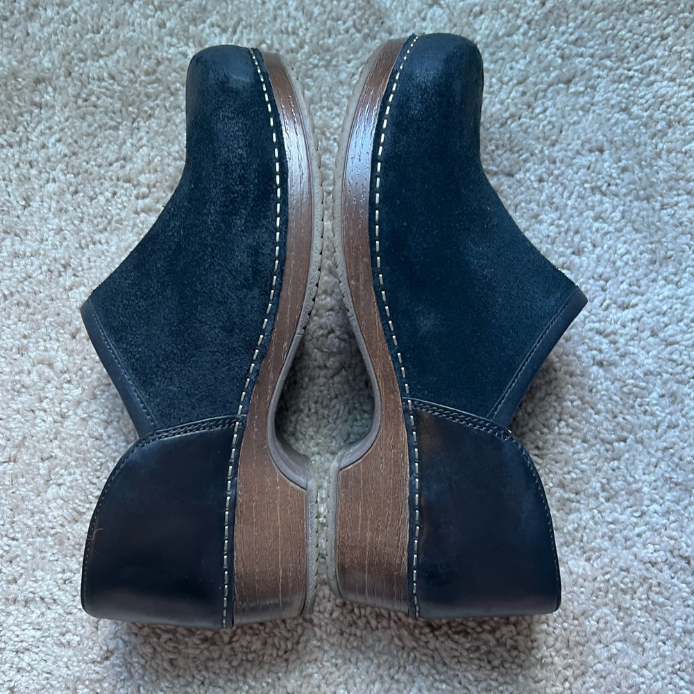Dansko Brenna Black Suede Clogs Sz 39/9